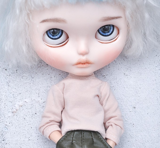 Creamy  neck sweater for Blythe doll
