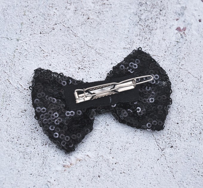 Blythe sequins black  pin bow