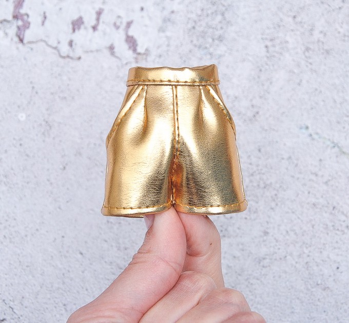 blythe golden  shorts 